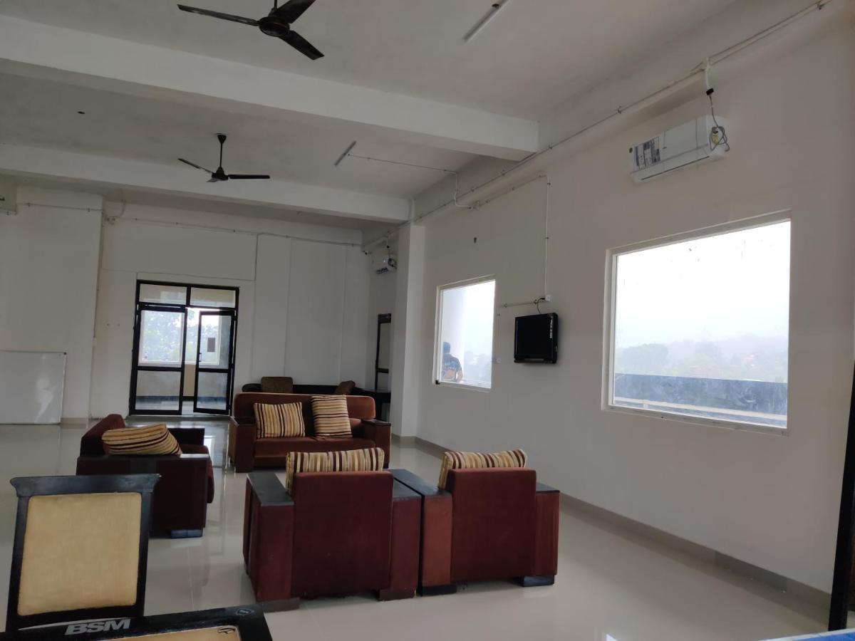 Abuzz Oxfordcaps Imperial Heights Mussoorie Dehradun Hostel Ngoại thất bức ảnh