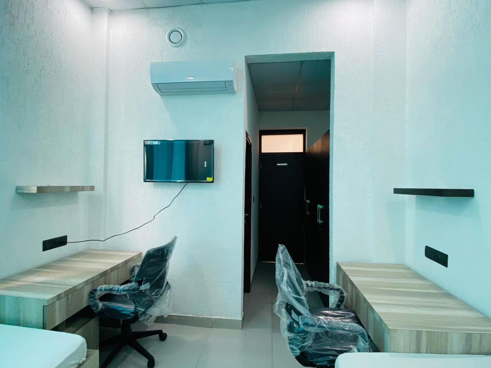 Abuzz Oxfordcaps Imperial Heights Mussoorie Dehradun Hostel Ngoại thất bức ảnh